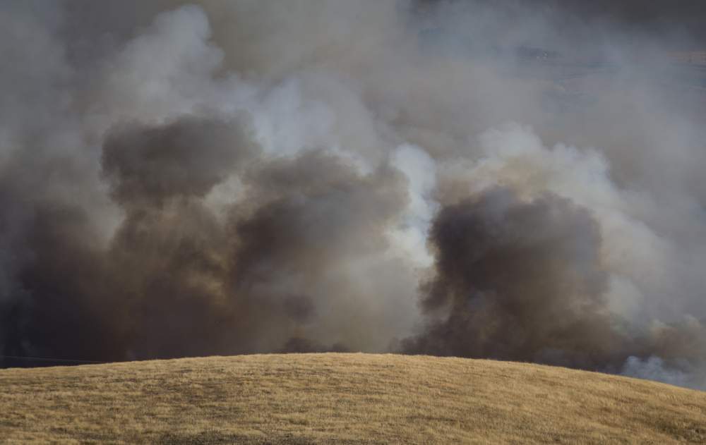 The smoke built quickly as those in the city below spotted the clouds. PHOTO: ALDEN WILLIAMS/FAIRFAX NZ The smoke built quickly as those in the city below spotted the clouds. PHOTO: ALDEN WILLIAMS/FAIRFAX NZ