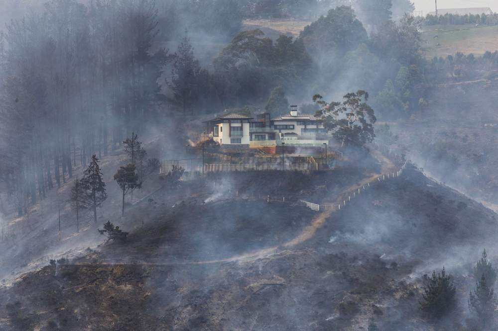 Paul Dorrance shouted fire crews for saving his Worsley Spur house.PHOTO: JOHN KIRK-ANDERSON\/FAIRFAX NZ Paul Dorrance shouted fire crews for saving his Worsley Spur house.PHOTO: JOHN KIRK-ANDERSON\/FAIRFAX NZ