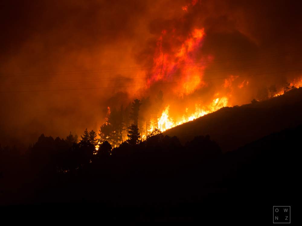 The night deepened but the battle raged on.
PHOTO: OLIVER WATSON The night deepened but the battle raged on.
PHOTO: OLIVER WATSON
