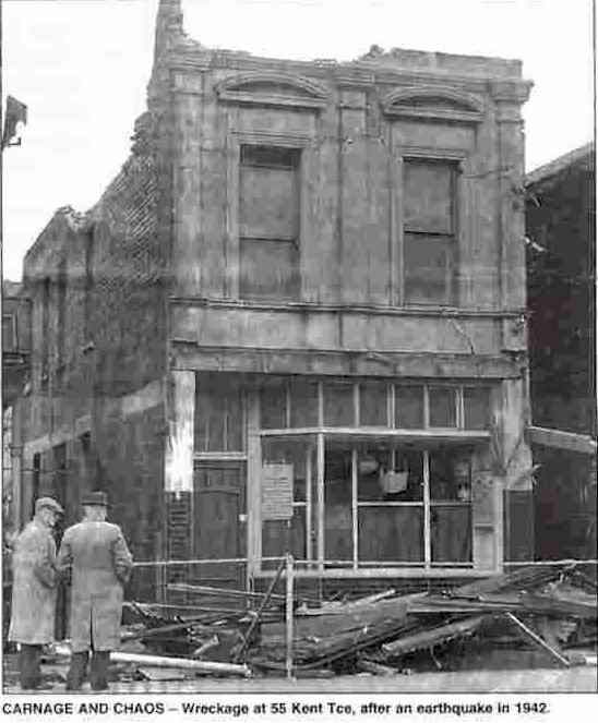 Wreckage on Kent Terrace following the 1942 quake. SOURCE: UNKNOWN