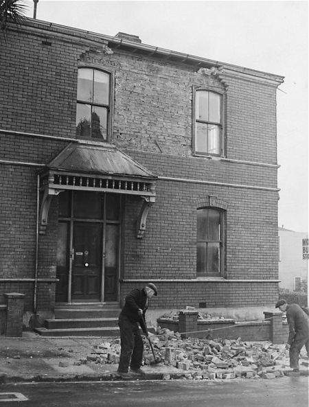 A brick house damaged by the 1942 earthquake in Wellington. SOURCE: ALEXANDER TURNBULL LIBRARY