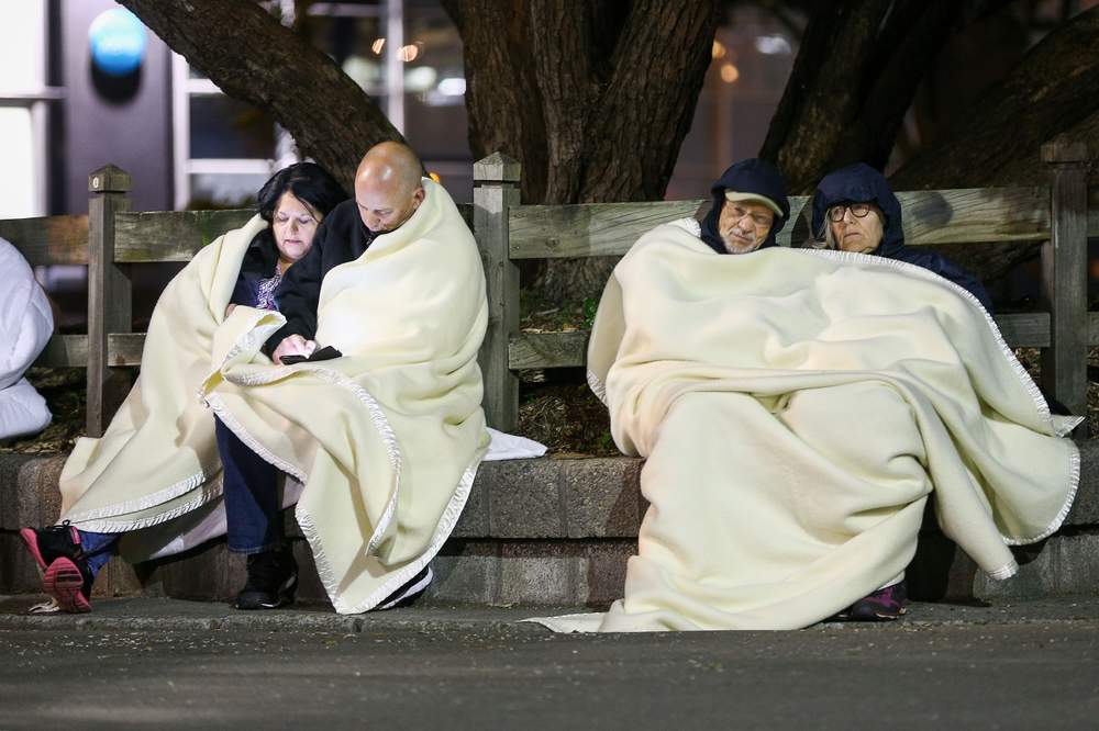 Amora Hotel guests rushed outside after the quake. (HAGEN HOKINS\/GETTY IMAGES)